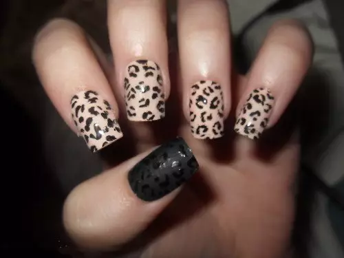 Leopard manikiūras (37 nuotraukos): nagų dizainas su leopardu. Kaip sukelti tokį piešinį žingsnis po žingsnio? 6416_14