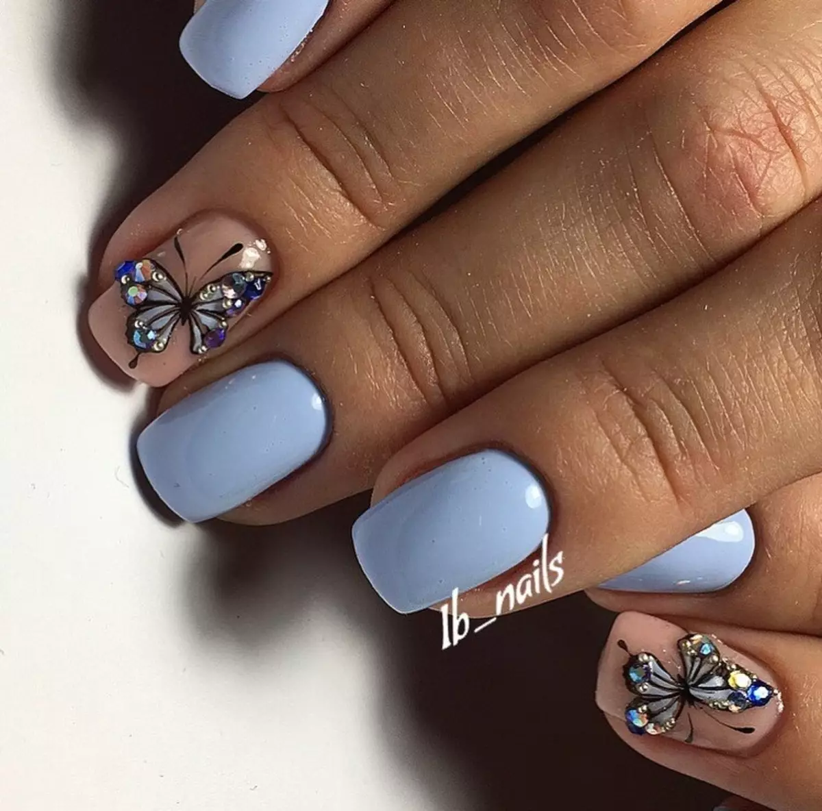 Маникюр бабочки на ногтях