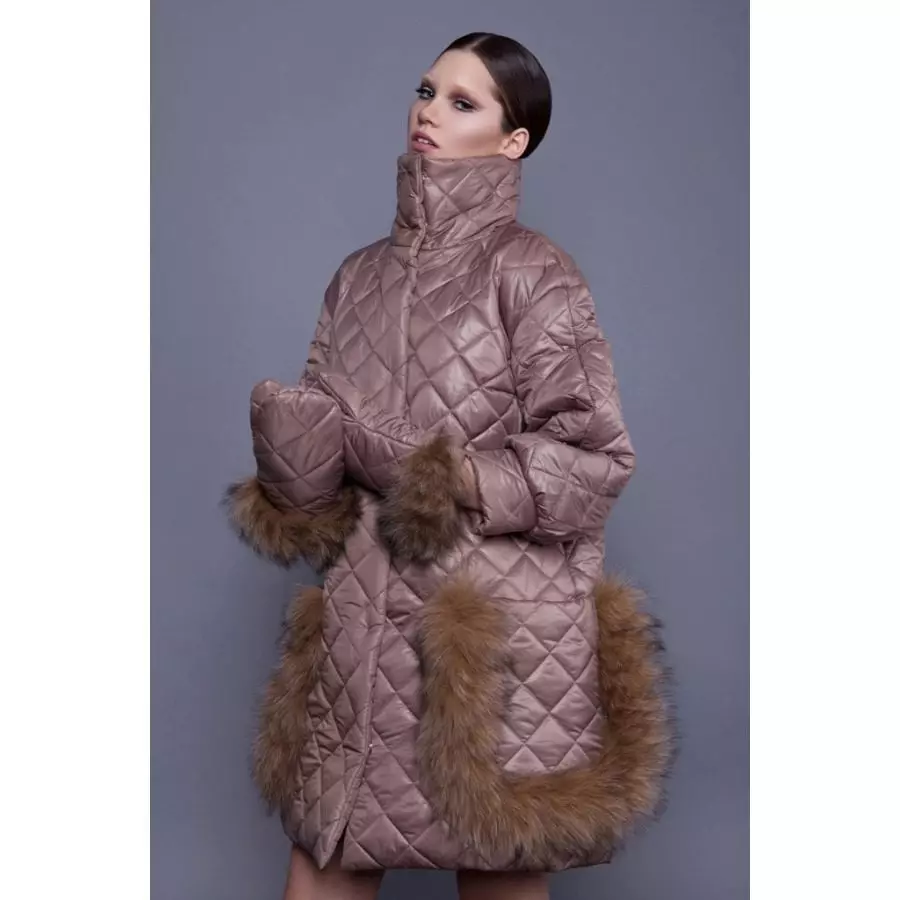 Shtresë e grave të dimrit (384 foto): modë 2021 në Sintepsum, me kapuç, të rinjtë, leshi, për shtatzëninë, mbulon 643_118