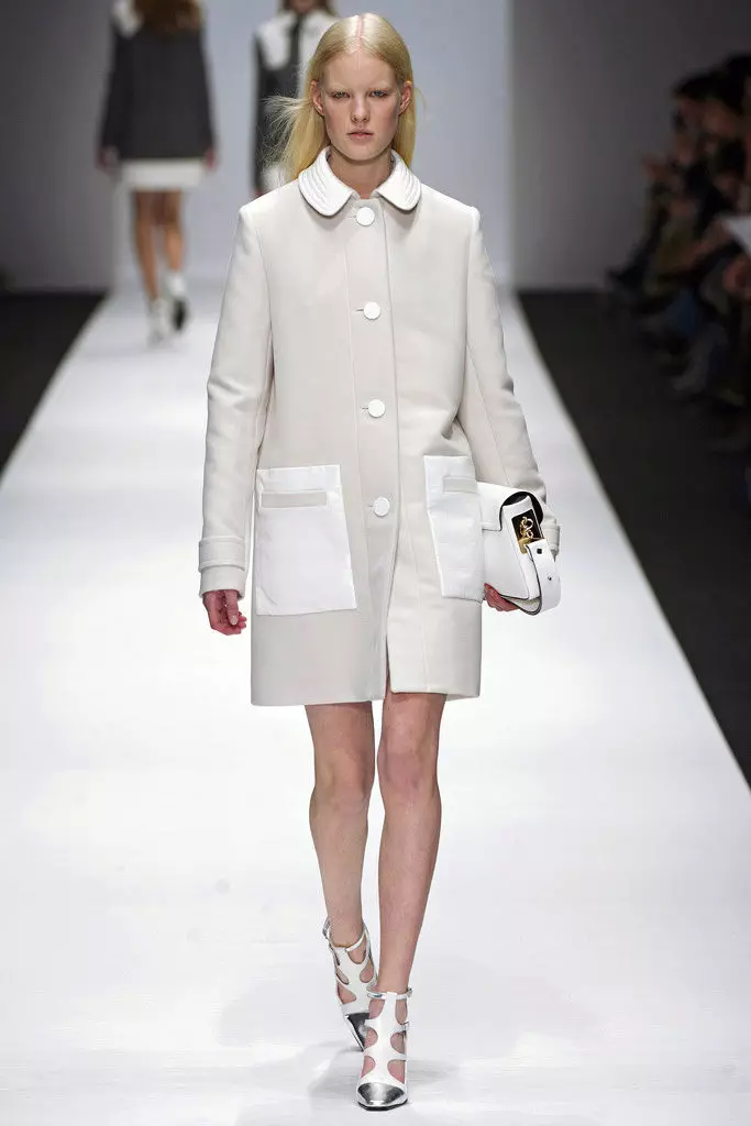 Winter Women's Coat (384 mga larawan): Fashionable 2021 sa sintepsum, hooded, kabataan, lana, para sa buntis, amerikana pababa 643_123