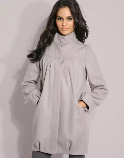 Winter Women's Coat (384 mga larawan): Fashionable 2021 sa sintepsum, hooded, kabataan, lana, para sa buntis, amerikana pababa 643_135