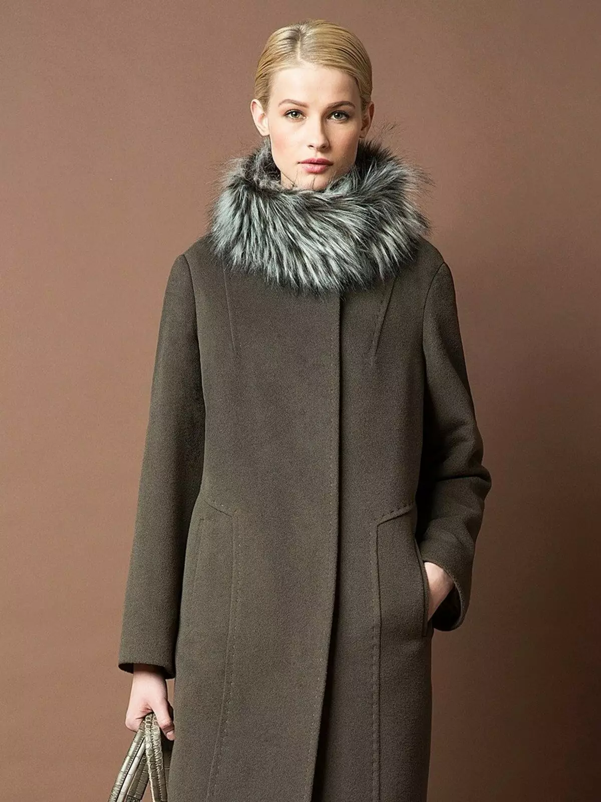 Téli női kabát (384 fotók): divatos 2021 a sintepsumon, kapucnis, ifjúság, gyapjú, terhes, kabát 643_210