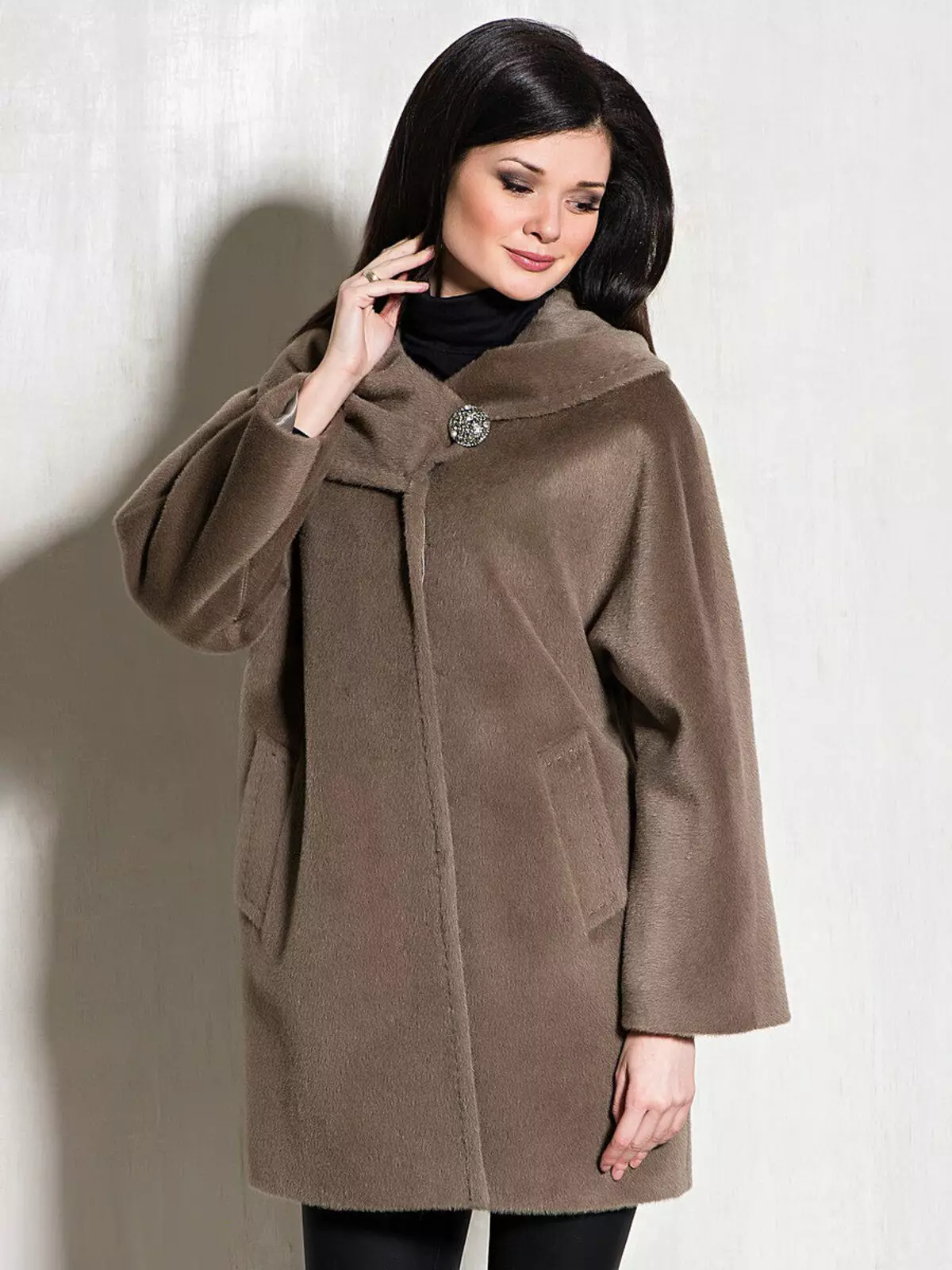 Winter Women's Coat (384 mga larawan): Fashionable 2021 sa sintepsum, hooded, kabataan, lana, para sa buntis, amerikana pababa 643_245