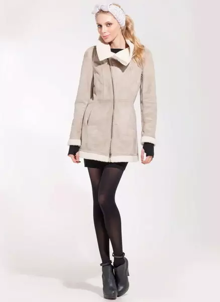 Téli női kabát (384 fotók): divatos 2021 a sintepsumon, kapucnis, ifjúság, gyapjú, terhes, kabát 643_262