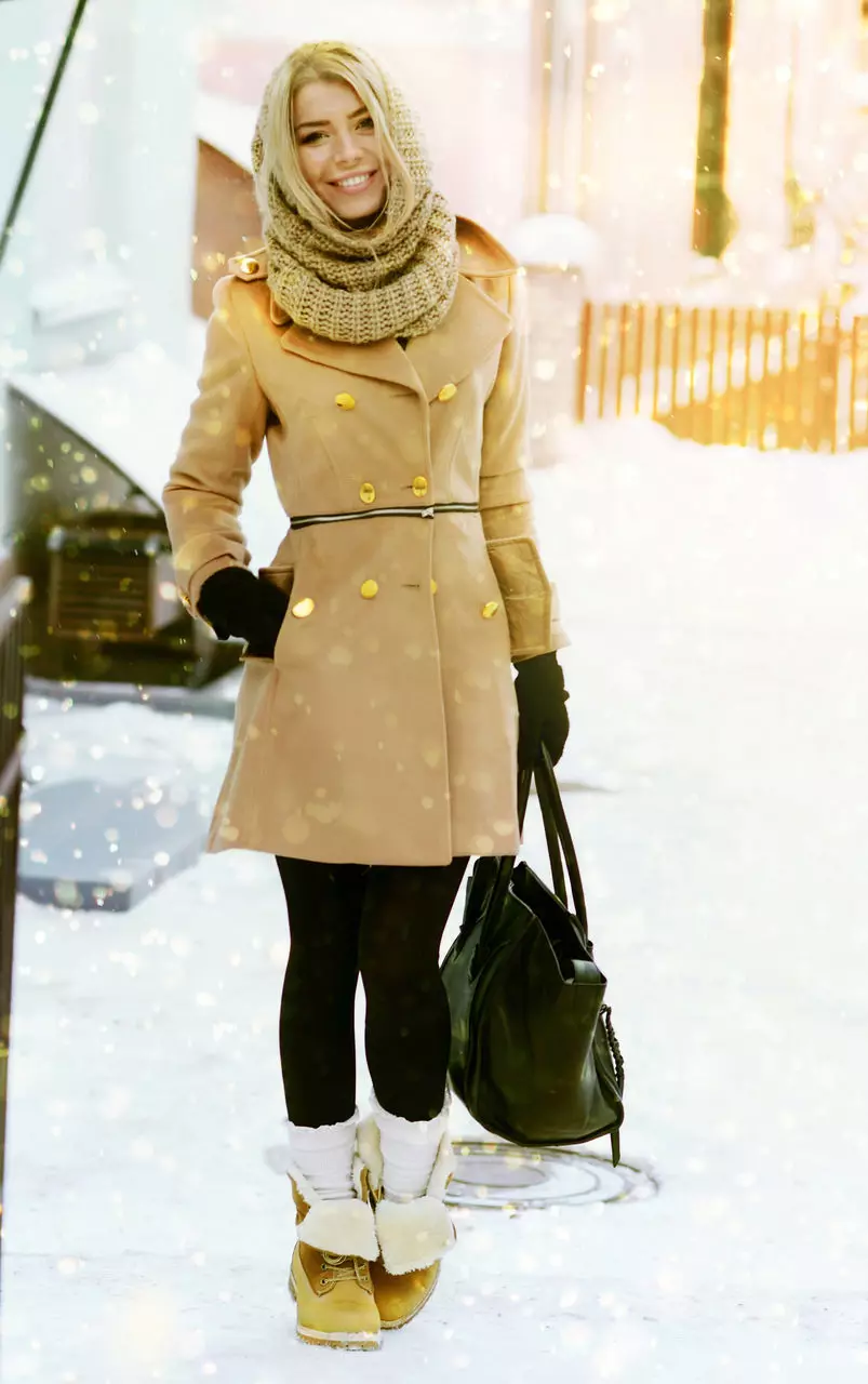 Téli női kabát (384 fotók): divatos 2021 a sintepsumon, kapucnis, ifjúság, gyapjú, terhes, kabát 643_279