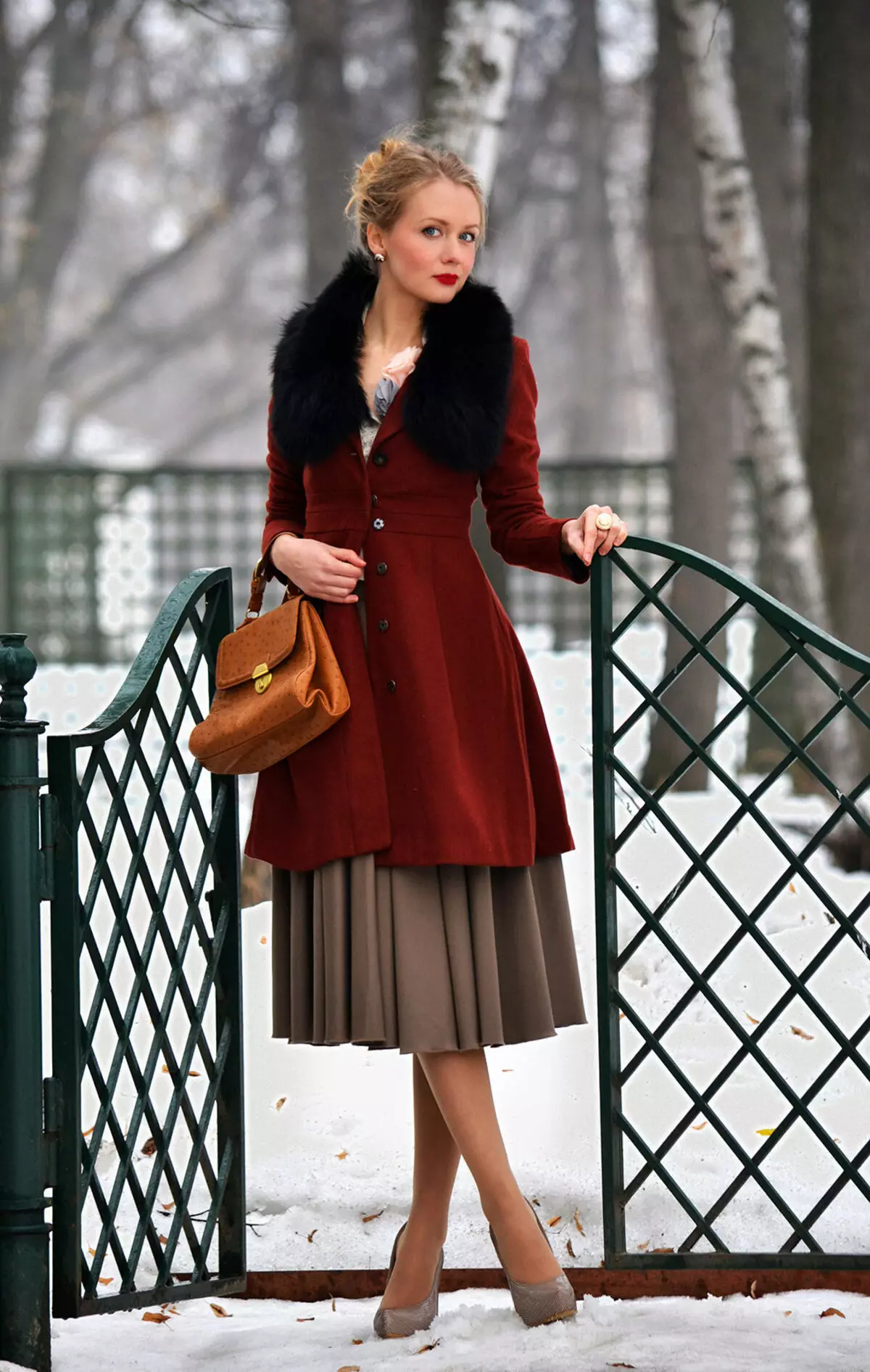 Téli női kabát (384 fotók): divatos 2021 a sintepsumon, kapucnis, ifjúság, gyapjú, terhes, kabát 643_284