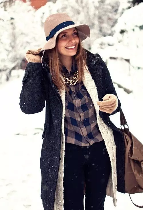 Winter Women's Coat (384 mga larawan): Fashionable 2021 sa sintepsum, hooded, kabataan, lana, para sa buntis, amerikana pababa 643_297
