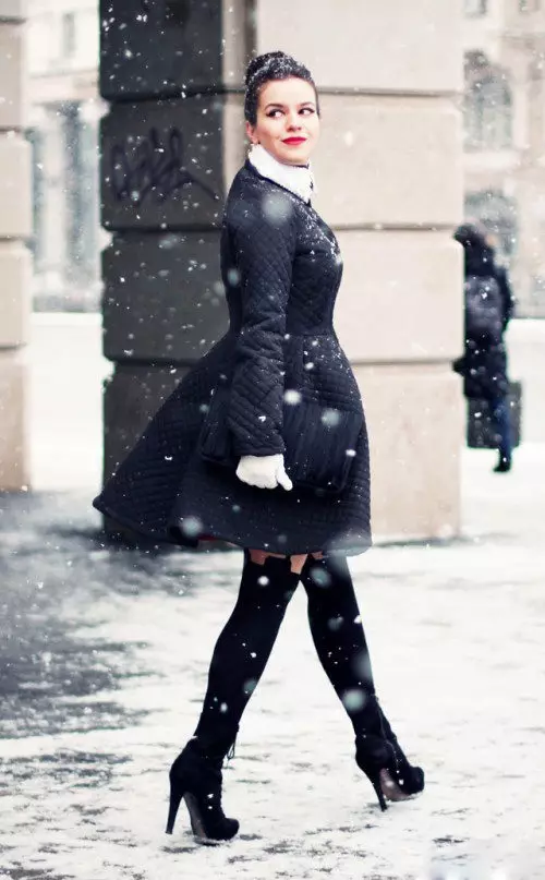 Téli női kabát (384 fotók): divatos 2021 a sintepsumon, kapucnis, ifjúság, gyapjú, terhes, kabát 643_312