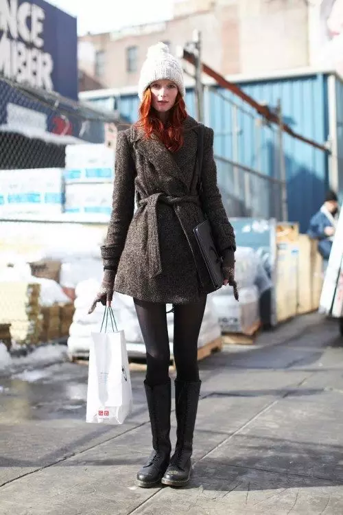 Téli női kabát (384 fotók): divatos 2021 a sintepsumon, kapucnis, ifjúság, gyapjú, terhes, kabát 643_362
