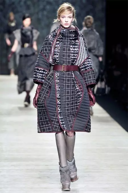 Winter Women's Coat (384 mga larawan): Fashionable 2021 sa sintepsum, hooded, kabataan, lana, para sa buntis, amerikana pababa 643_383