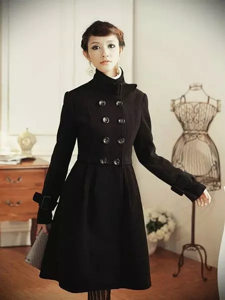 Winter Women's Coat (384 mga larawan): Fashionable 2021 sa sintepsum, hooded, kabataan, lana, para sa buntis, amerikana pababa 643_75