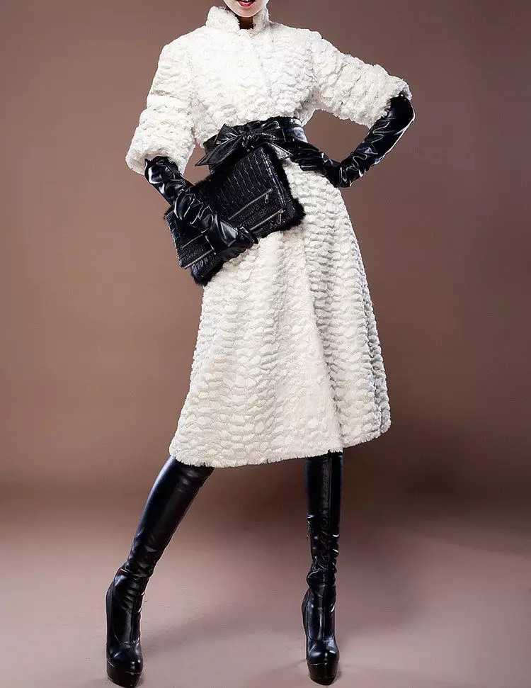 Winter Women's Coat (384 mga larawan): Fashionable 2021 sa sintepsum, hooded, kabataan, lana, para sa buntis, amerikana pababa 643_96