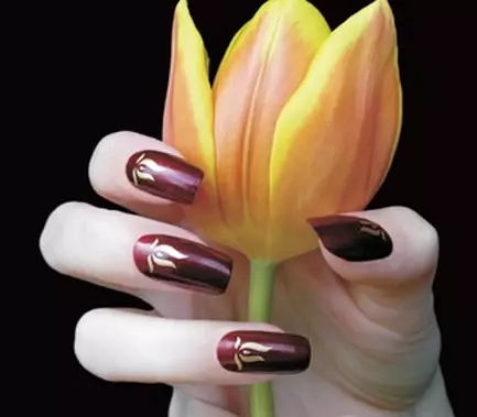 Tulips nyob rau tes (28 duab): Manicure tsim nrog tulips 6440_13