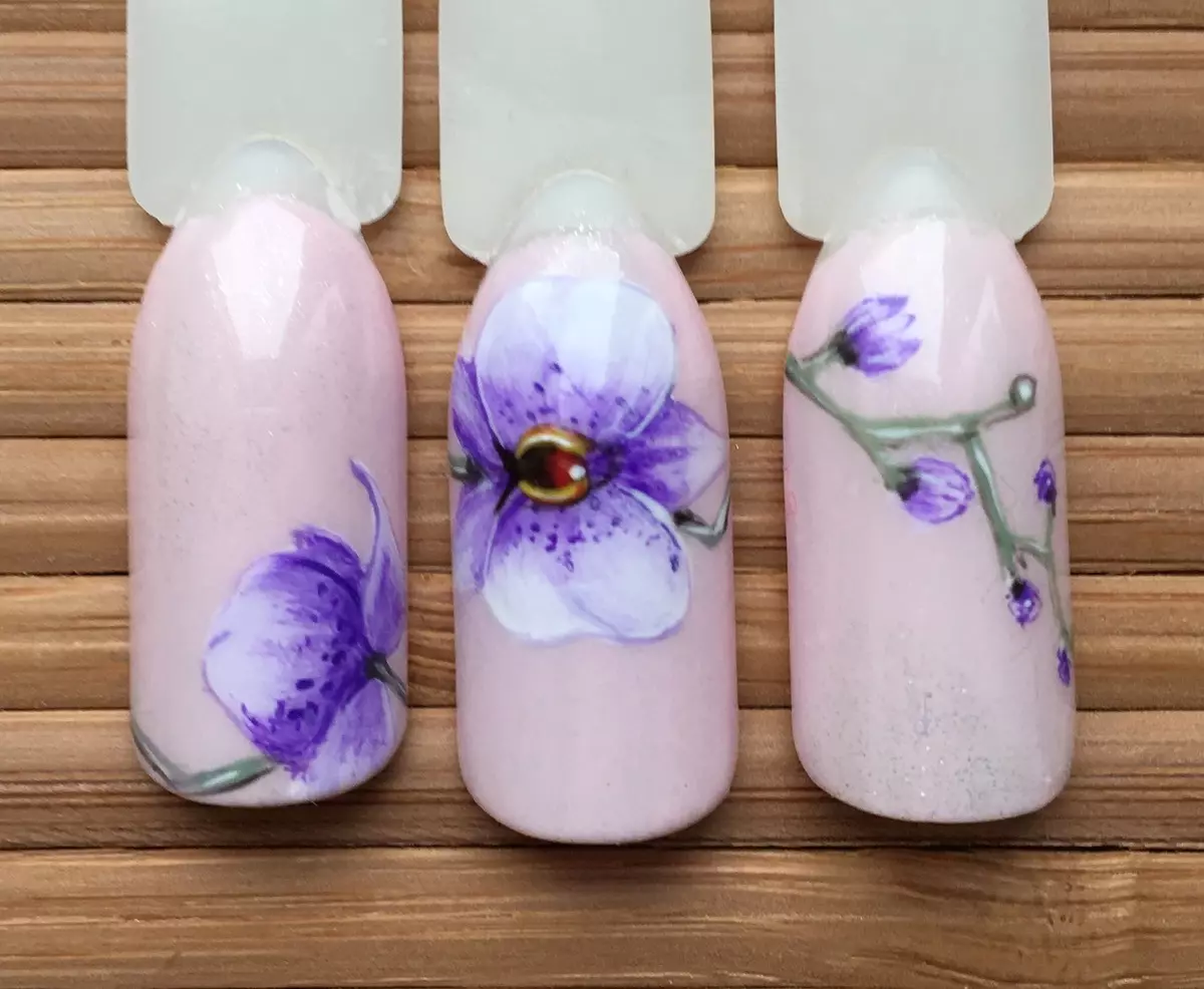 Орхидея акварелью на ногтях