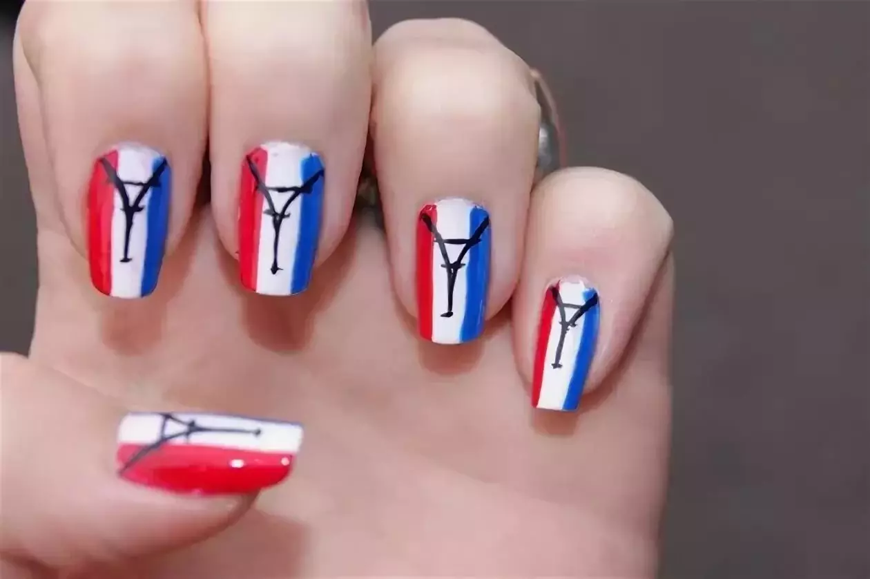 Флаг Франции на ногтях