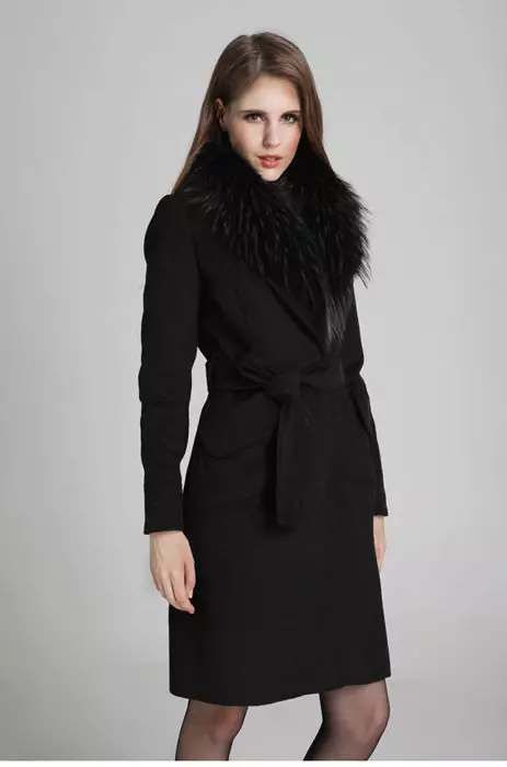 Зимски капут со крзно јака (306 фотографии): женски кожен капут, волнена, завеса, маскирана, модел 644_12