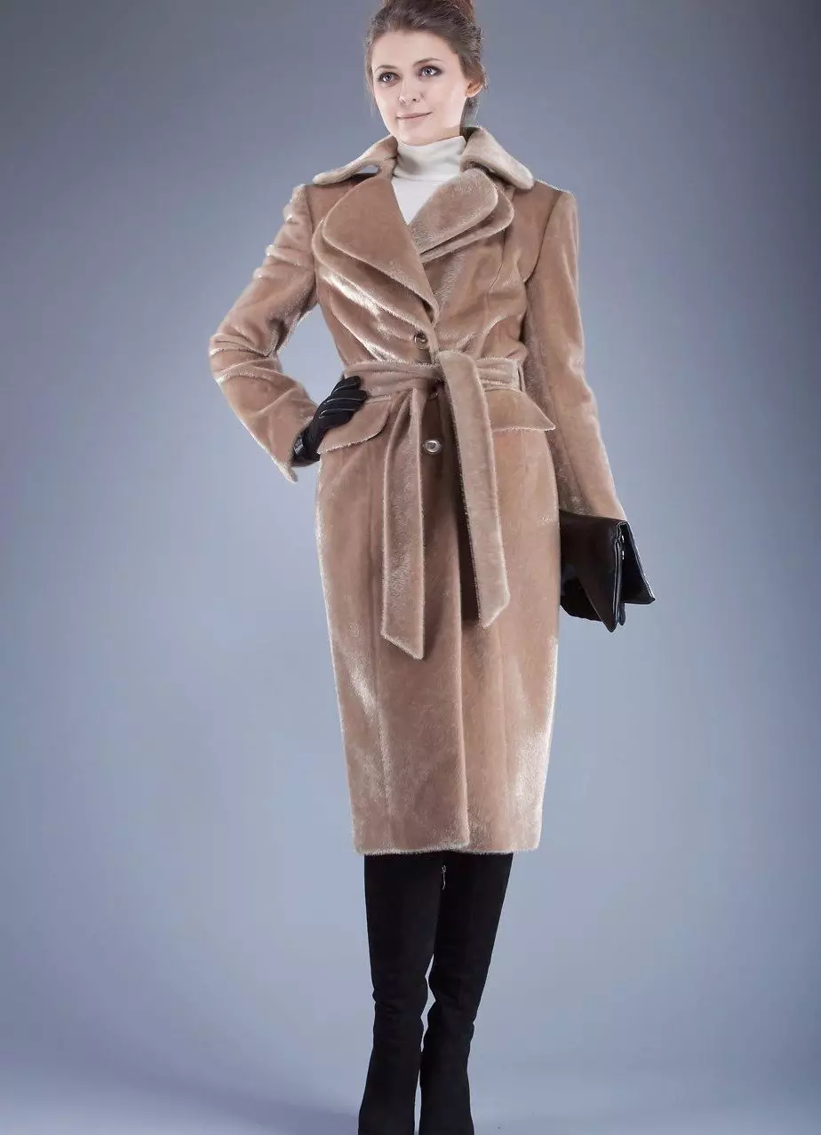 Зимски капут со крзно јака (306 фотографии): женски кожен капут, волнена, завеса, маскирана, модел 644_178