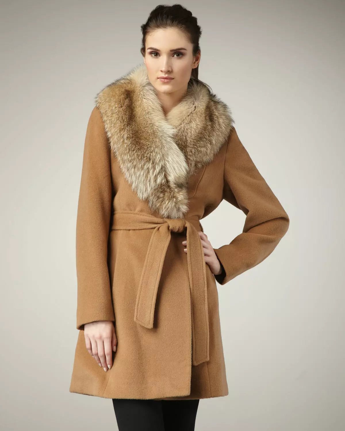 Зимски капут со крзно јака (306 фотографии): женски кожен капут, волнена, завеса, маскирана, модел 644_18