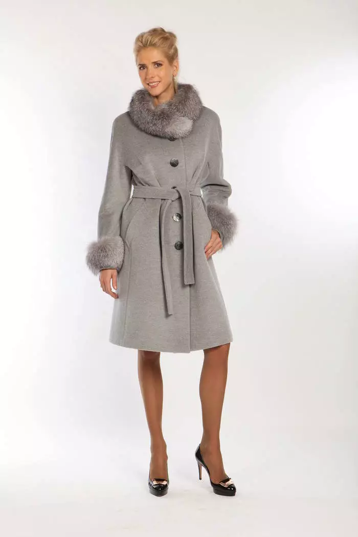 Зимски капут со крзно јака (306 фотографии): женски кожен капут, волнена, завеса, маскирана, модел 644_19