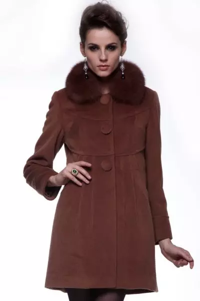 Зимски капут со крзно јака (306 фотографии): женски кожен капут, волнена, завеса, маскирана, модел 644_20