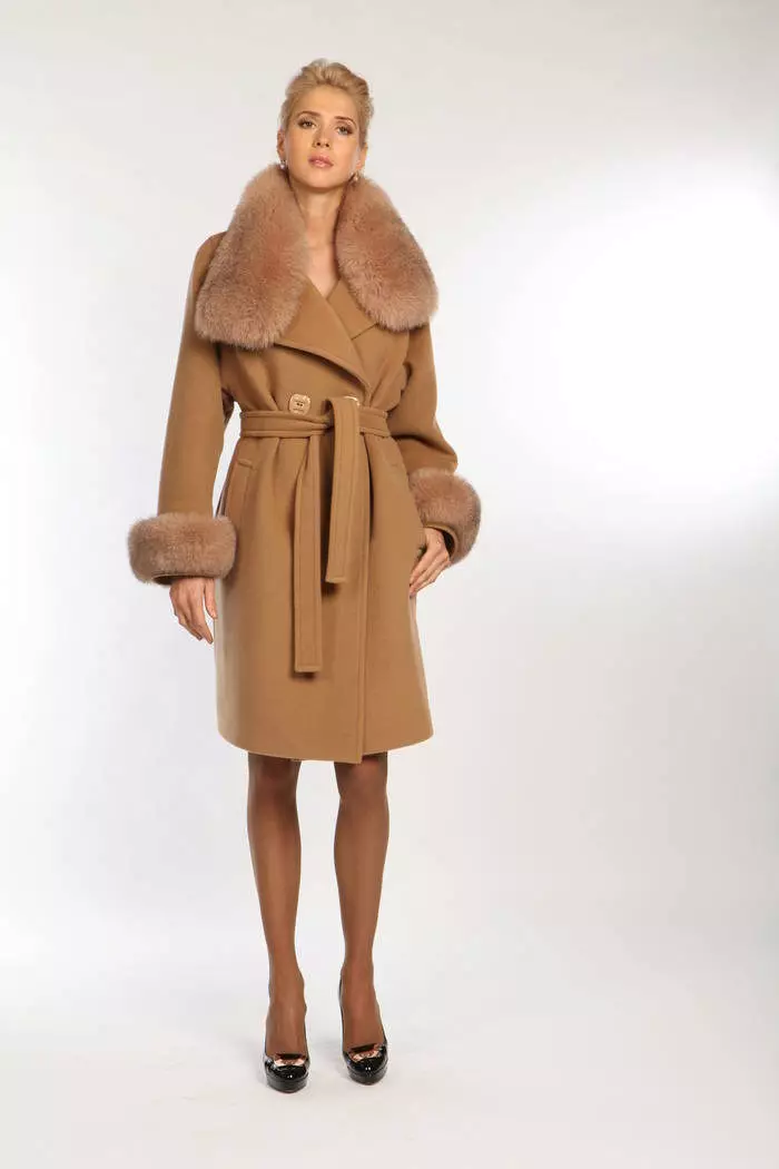 Зимски капут со крзно јака (306 фотографии): женски кожен капут, волнена, завеса, маскирана, модел 644_277