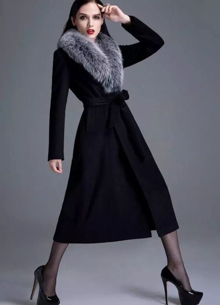 Зимски капут со крзно јака (306 фотографии): женски кожен капут, волнена, завеса, маскирана, модел 644_293