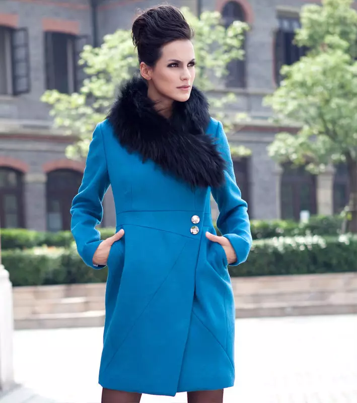 Зимски капут со крзно јака (306 фотографии): женски кожен капут, волнена, завеса, маскирана, модел 644_299