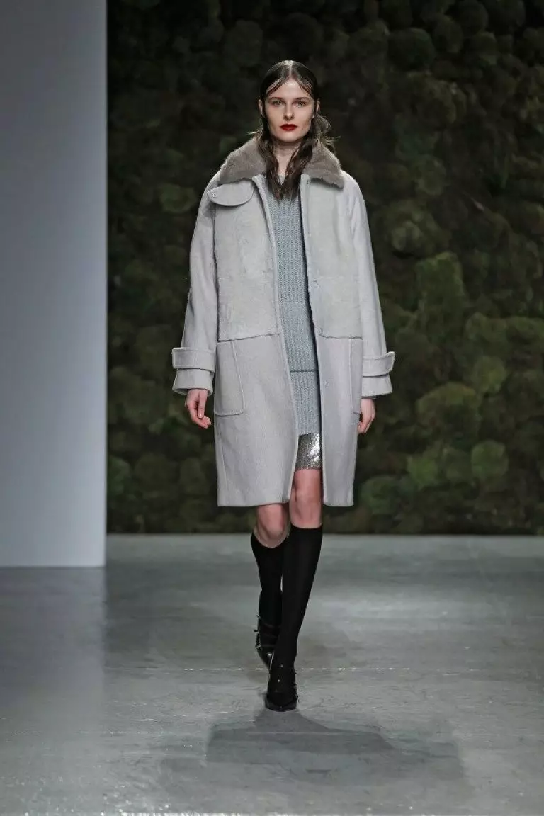 Зимски капут со крзно јака (306 фотографии): женски кожен капут, волнена, завеса, маскирана, модел 644_300