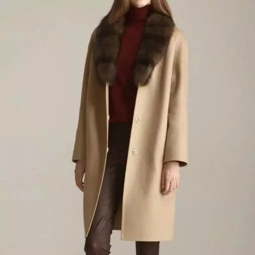 Зимски капут со крзно јака (306 фотографии): женски кожен капут, волнена, завеса, маскирана, модел 644_51