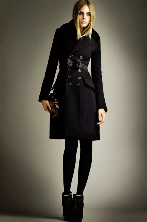 Зимски капут со крзно јака (306 фотографии): женски кожен капут, волнена, завеса, маскирана, модел 644_60