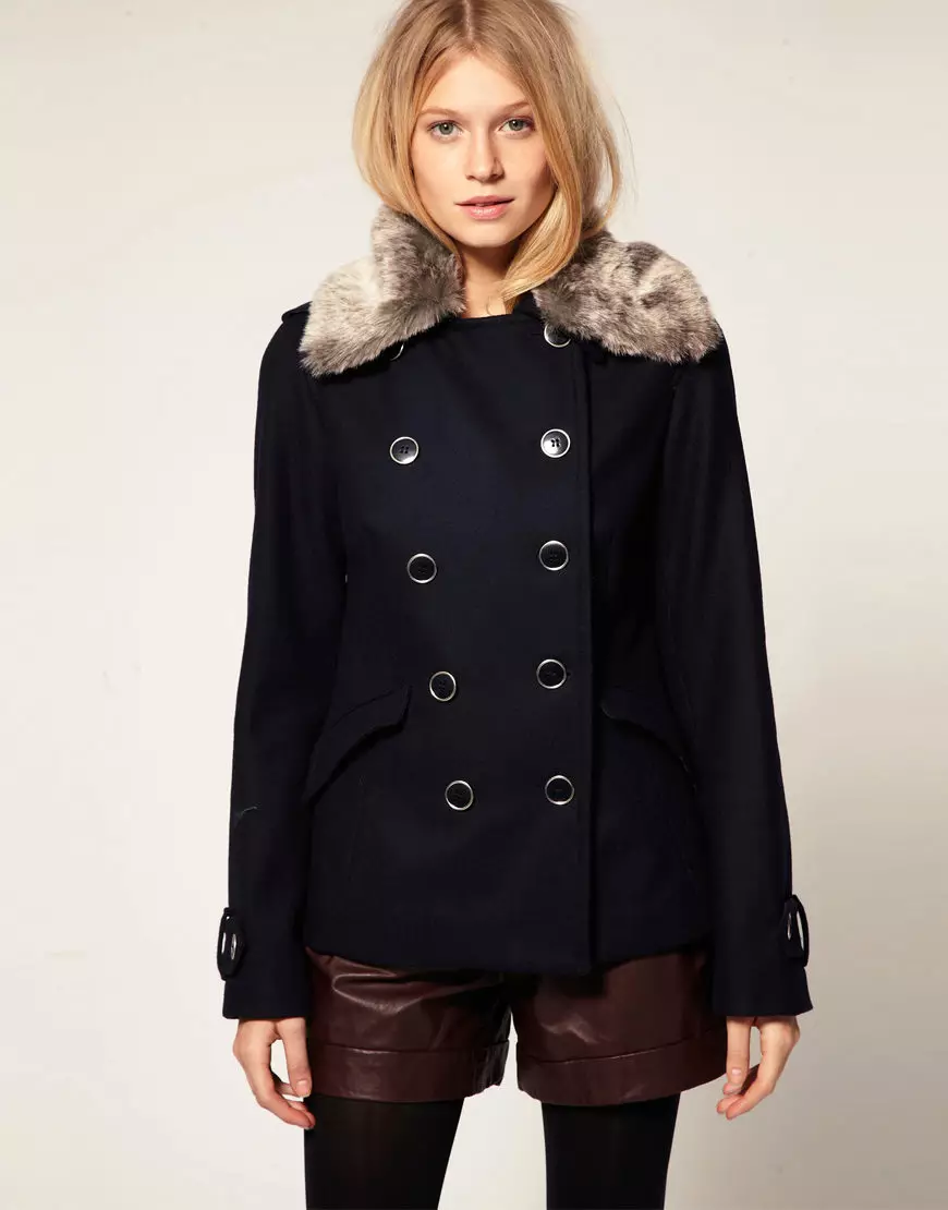 Зимски капут со крзно јака (306 фотографии): женски кожен капут, волнена, завеса, маскирана, модел 644_88