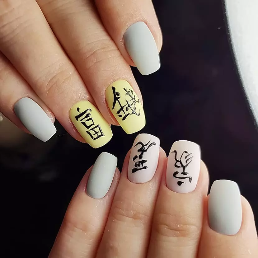 Nail hieroglyphs (42 photos): manicure design ideas with hieroglyphs 6456_25