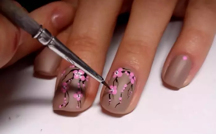 Sakura sulle unghie (32 foto): Design manicure con rami Sakura. Come girare un bypass di un albero? 6462_27