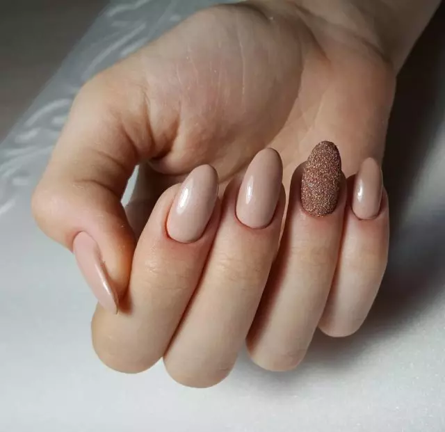 Náttúruleg manicure (39 myndir): Long nagli hönnun í nakinn tónum, naturel hugmyndir 6463_7