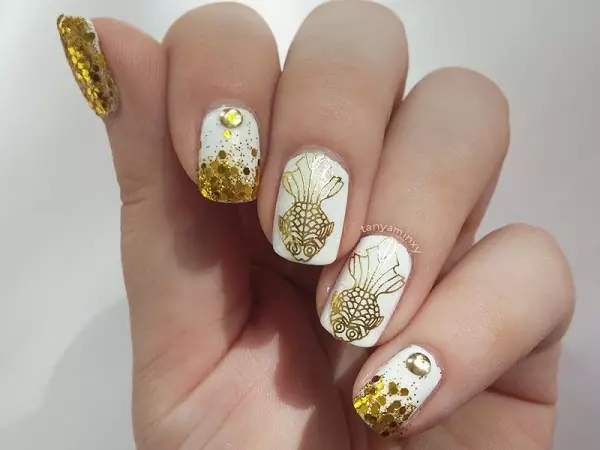 Manicura con peixes de ouro (34 fotos): ideas de deseño de uñas elegantes 6468_25