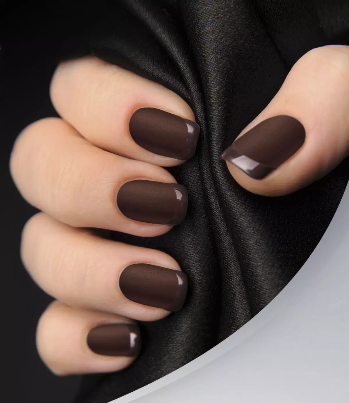 Matte Manicure (126 foto): Desain kuku matte monofonik dengan pernis, manicure musim panas yang indah dari Ombre Cherry Blossom 6471_122