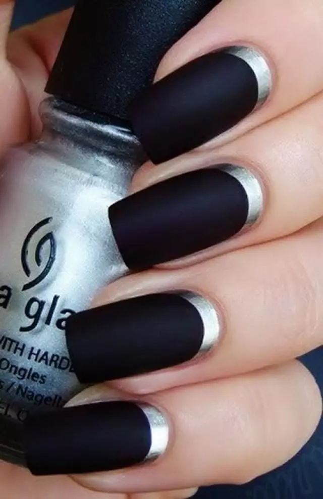 Ahịhịa Matte (26 foto): Ntinye ube monaphonic na varnish, manicure nke Ombre cherry 6471_28