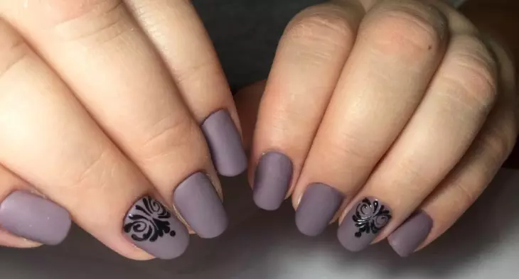 Matte Manicure (126 foto): Desain kuku matte monofonik dengan pernis, manicure musim panas yang indah dari Ombre Cherry Blossom 6471_41