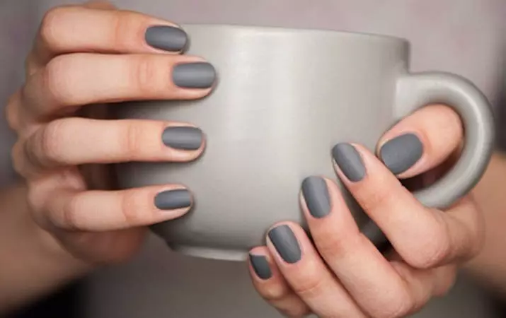 Ahịhịa Matte (26 foto): Ntinye ube monaphonic na varnish, manicure nke Ombre cherry 6471_48