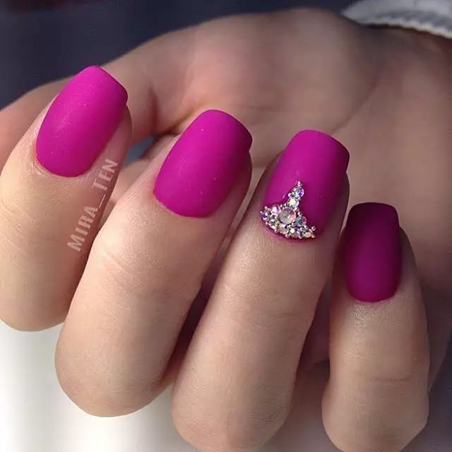 Matte Manicure (126 foto): Desain kuku matte monofonik dengan pernis, manicure musim panas yang indah dari Ombre Cherry Blossom 6471_58