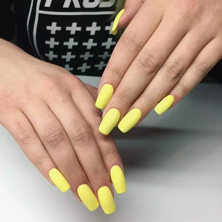 Matte Manicure (126 foto): Desain kuku matte monofonik dengan pernis, manicure musim panas yang indah dari Ombre Cherry Blossom 6471_61