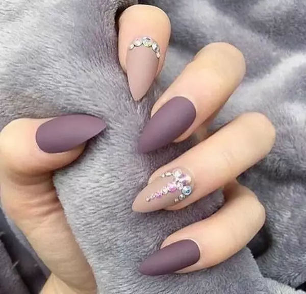 Matte Manicure (126 foto): Desain kuku matte monofonik dengan pernis, manicure musim panas yang indah dari Ombre Cherry Blossom 6471_86