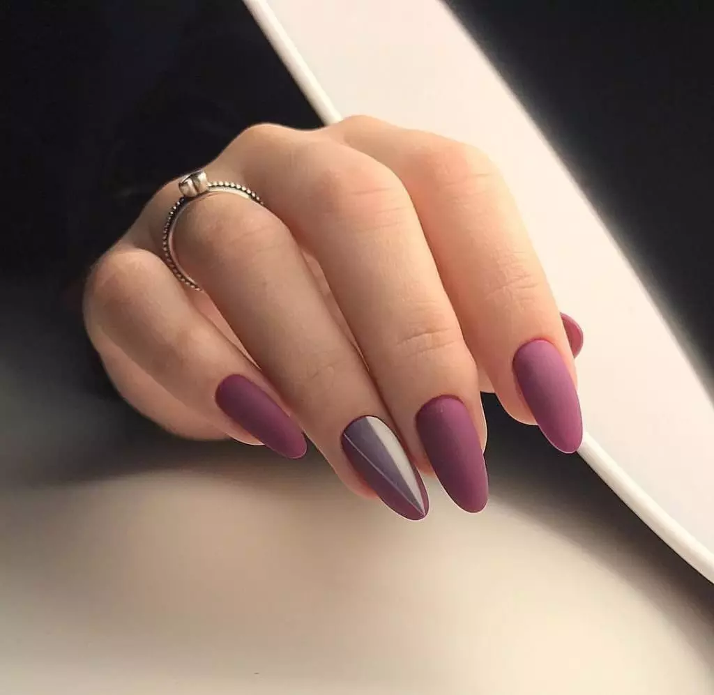 Ahịhịa Matte (26 foto): Ntinye ube monaphonic na varnish, manicure nke Ombre cherry 6471_88