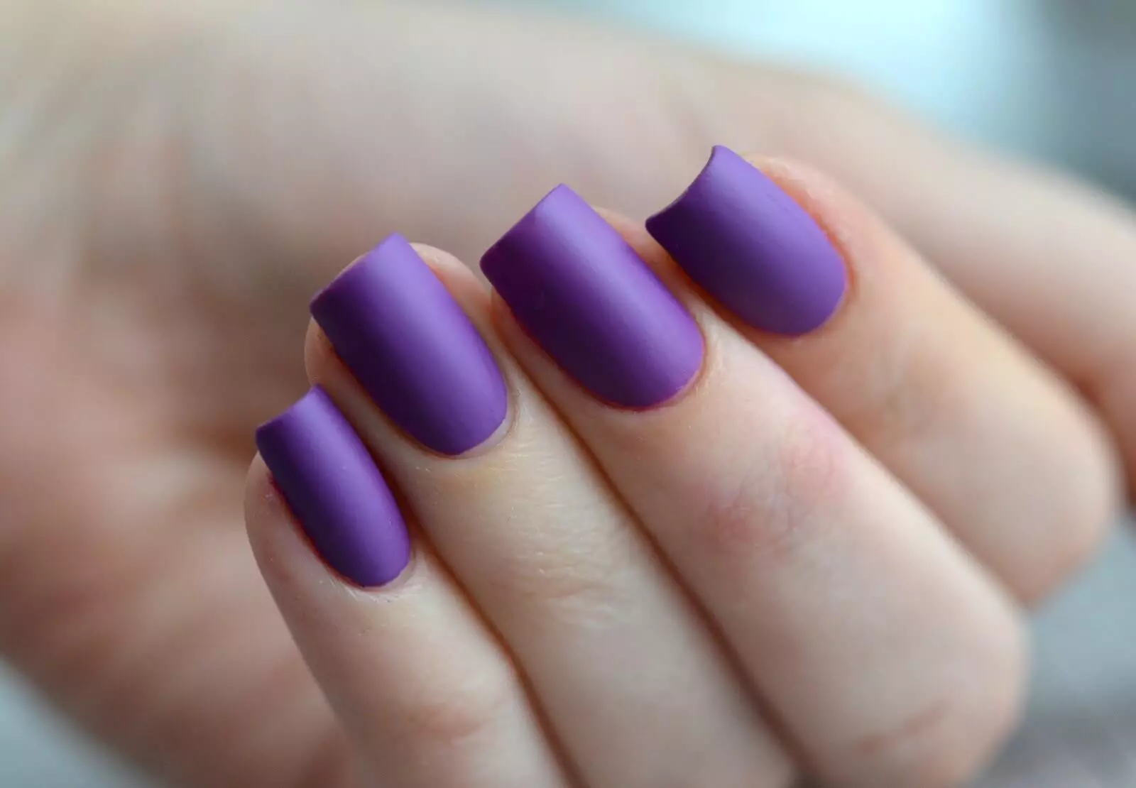 Matte Manicure (126 foto): Desain kuku matte monofonik dengan pernis, manicure musim panas yang indah dari Ombre Cherry Blossom 6471_9