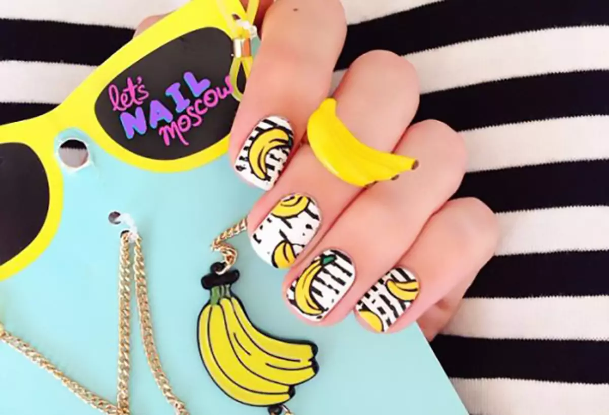 Маникюр с банани (31 снимки): Лято нокти дизайн в жълто с рисунки. Как да стъпка по стъпка банан? 6476_12
