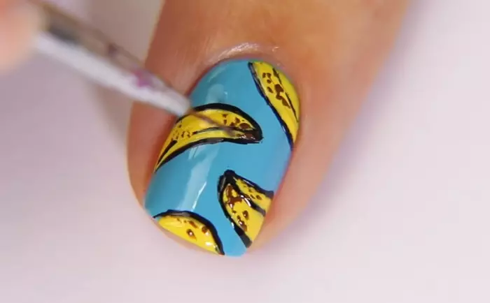 Маникюр с банани (31 снимки): Лято нокти дизайн в жълто с рисунки. Как да стъпка по стъпка банан? 6476_24