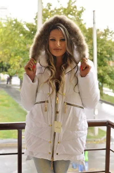 White Park (39 foto): Wanita Musim Sejuk dan Jaket Putih Spring 647_8
