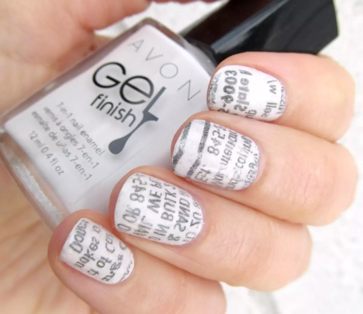 Newspaper Manicure (48 fotos): ¿Cómo hacer una manicura con un periódico y alcohol paso a paso en casa? 6492_12