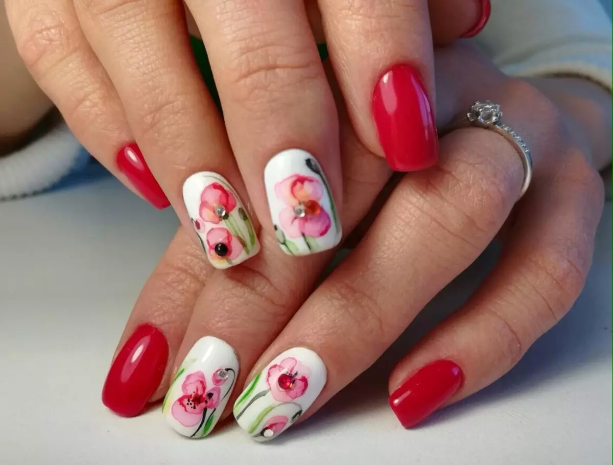 Тюльпаны на ногтях дизайн. Мак на ногтях. Ногти с цветочками. Красивый маникюр с цветами. Розы на ногтях.