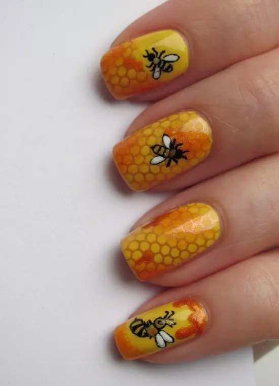 Manicure con un'ape (35 foto): Le idee del design delle bee sulle unghie 6499_5
